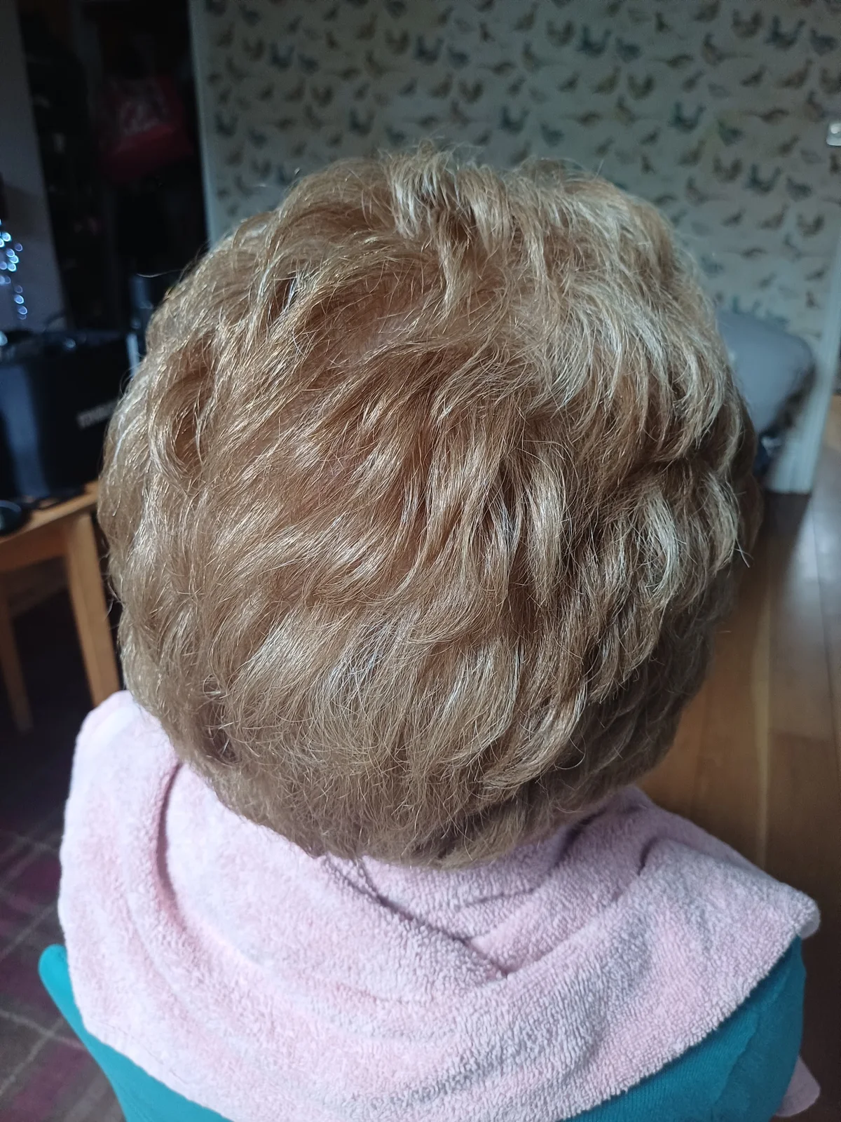 Short textured hairstyle with soft movement